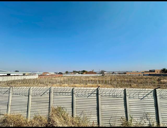 2,285M² VACANT LAND FOR SALE IN LADINE